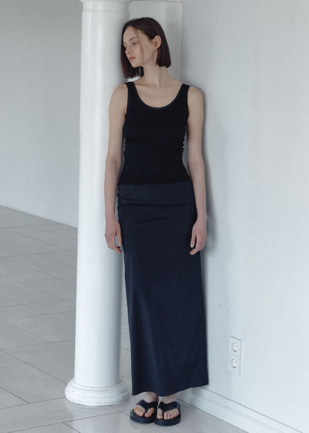 SATIN CONTRAST SLEEVELESS_BLACK