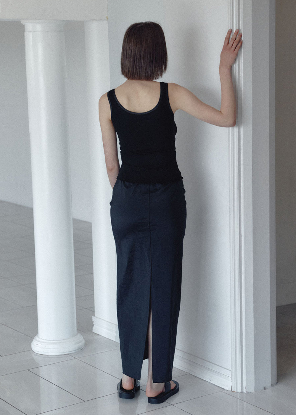 SATIN CONTRAST SLEEVELESS_BLACK