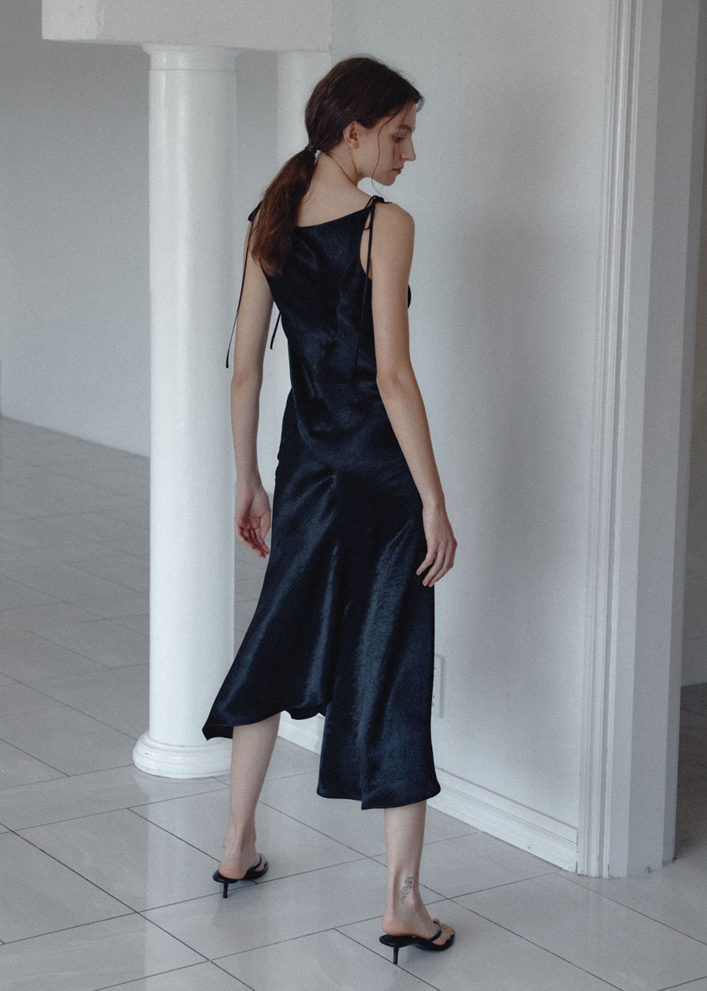 WRINKLED SATIN BIAS-CUT DRESS_BLACK