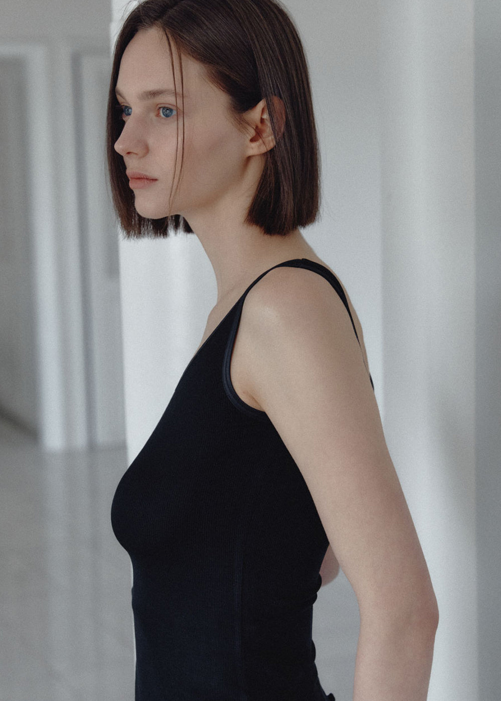 SATIN CONTRAST SLEEVELESS_BLACK