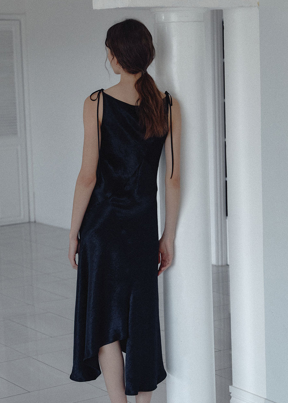 WRINKLED SATIN BIAS-CUT DRESS_BLACK