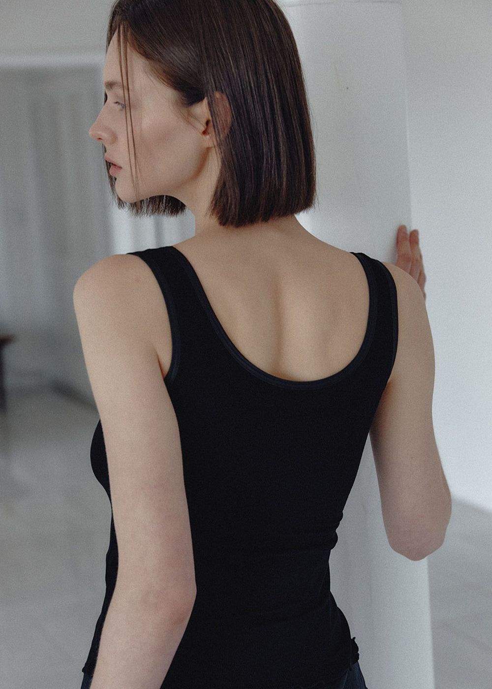 SATIN CONTRAST SLEEVELESS_BLACK