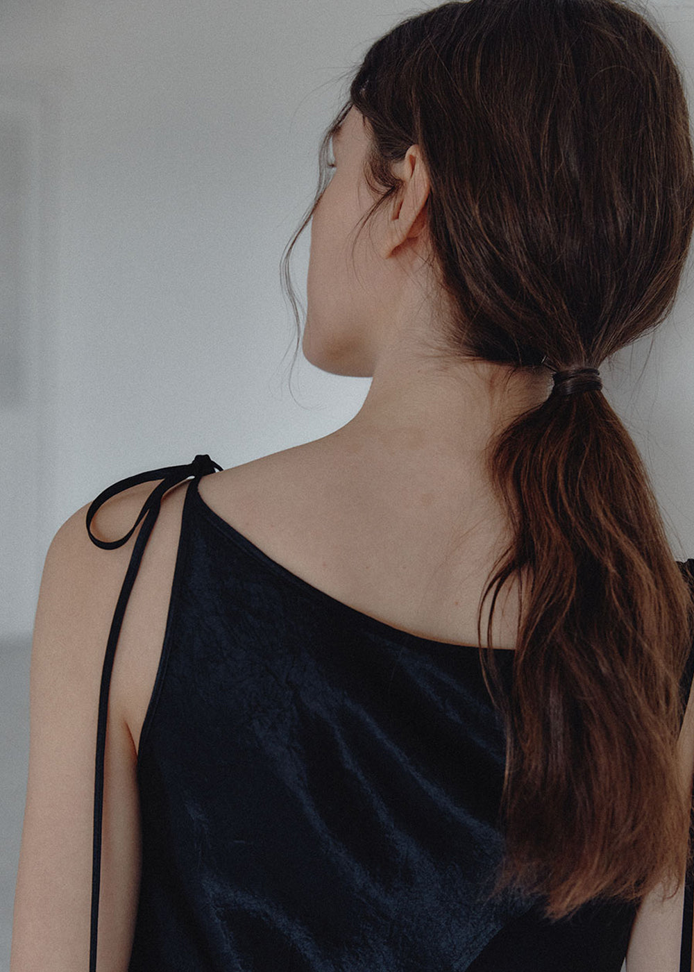 WRINKLED SATIN BIAS-CUT DRESS_BLACK