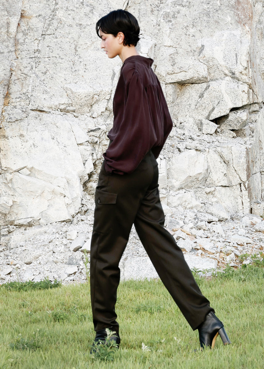 Louis Vuitton Lvse Panelled Cargo Pants Khaki. Size 40