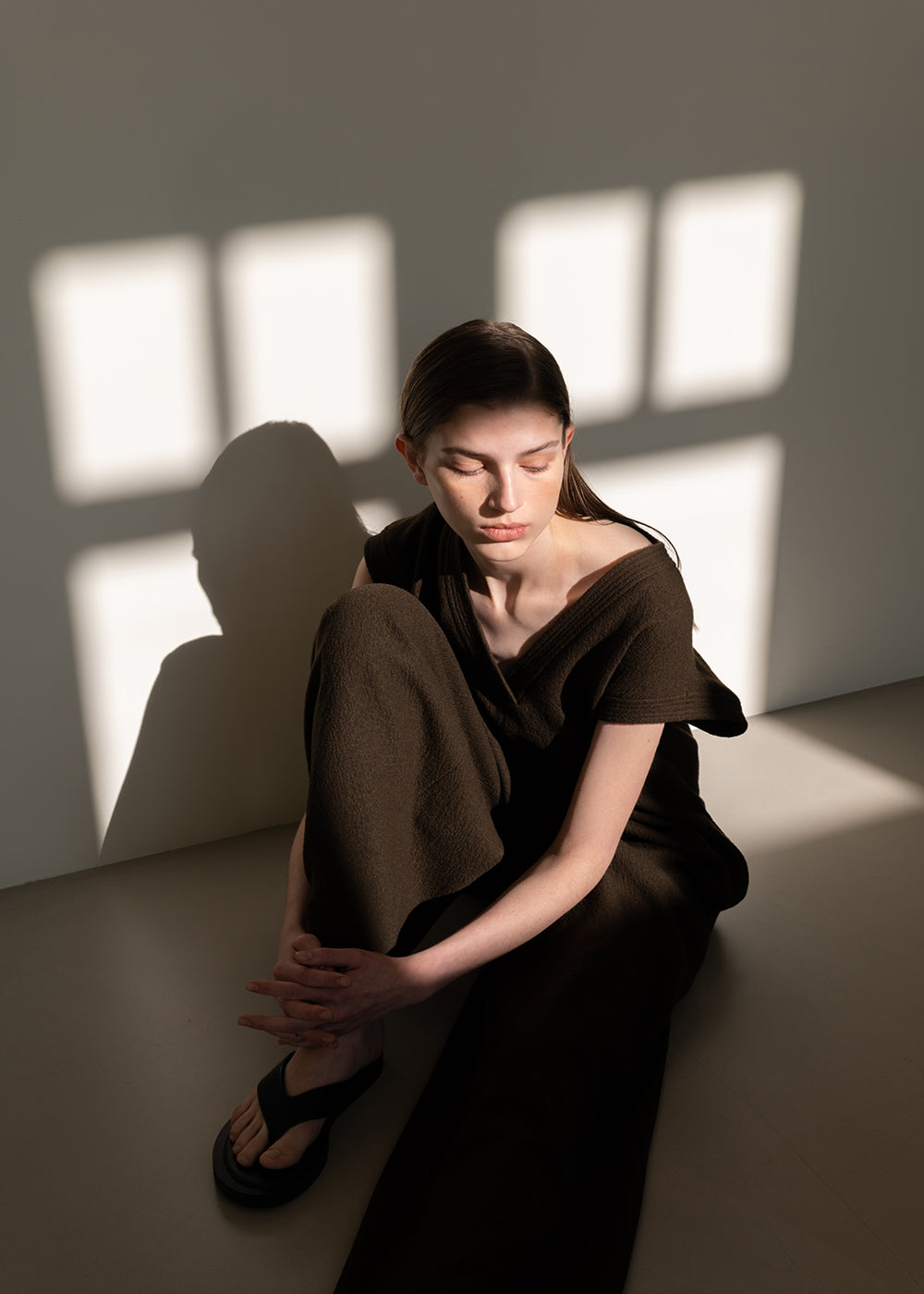 WOOL STITCH V-NECK JUMPSUIT DARK BROWN