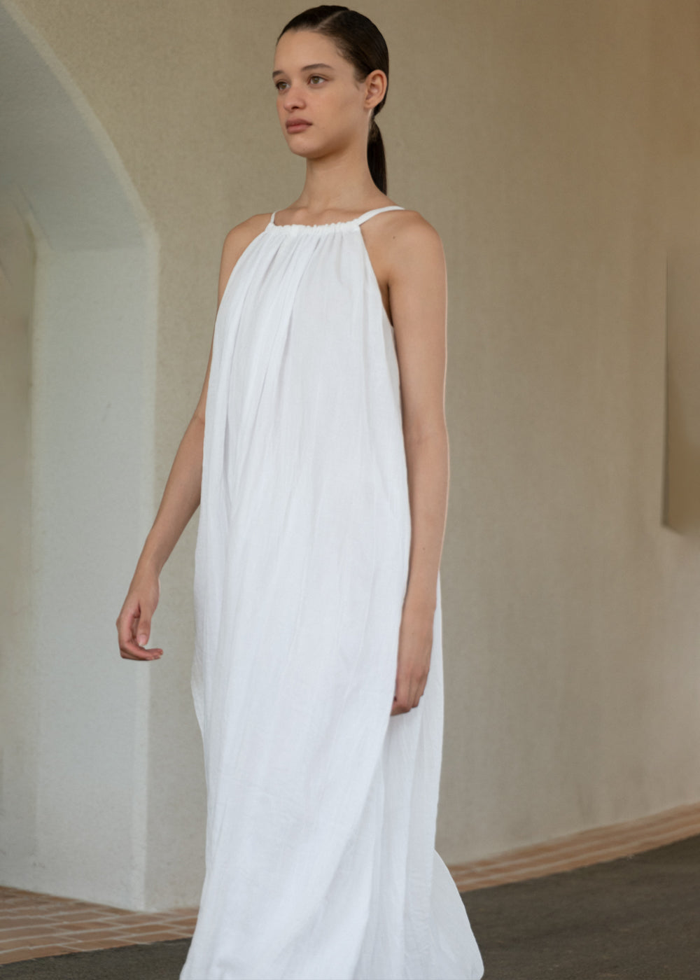 WRINKLE LINEN HALTER-NECK BALLOON DRESS