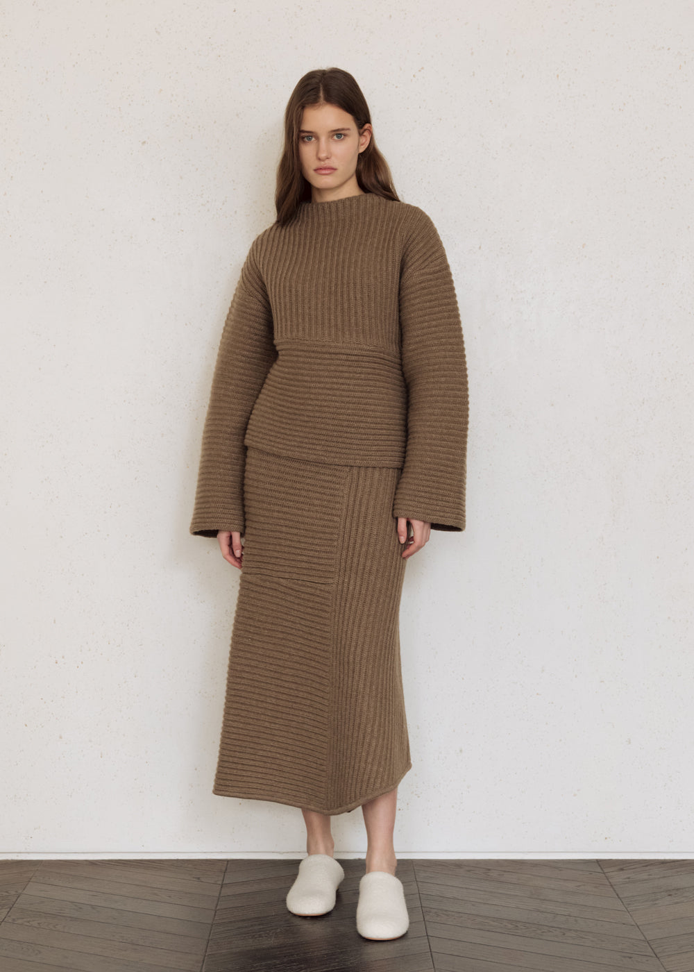 UNBALANCED MOCK NECK RIBBED SWEATER_BROWN