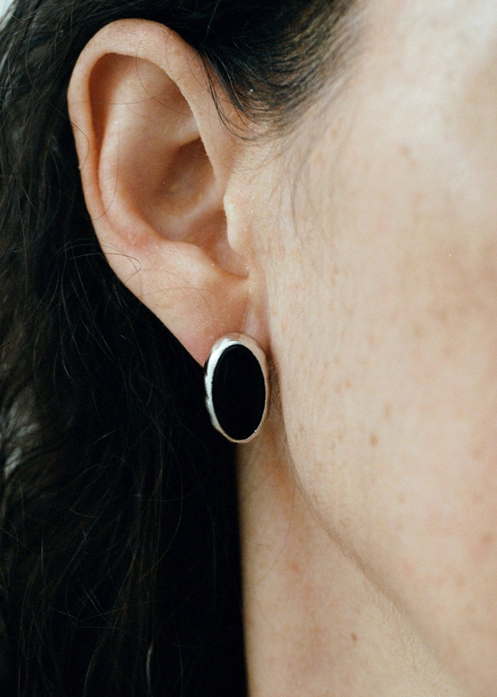 ONYX OVAL STUDS_SILVER
