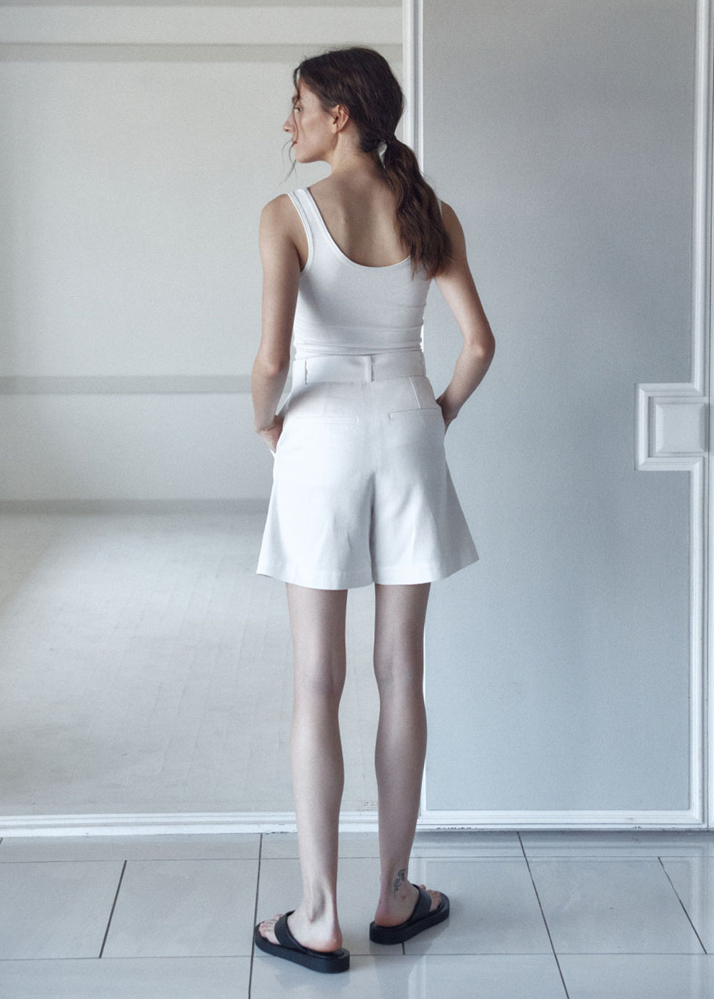 SOFT-COTTON BELTED HALF PANTS_IVORY