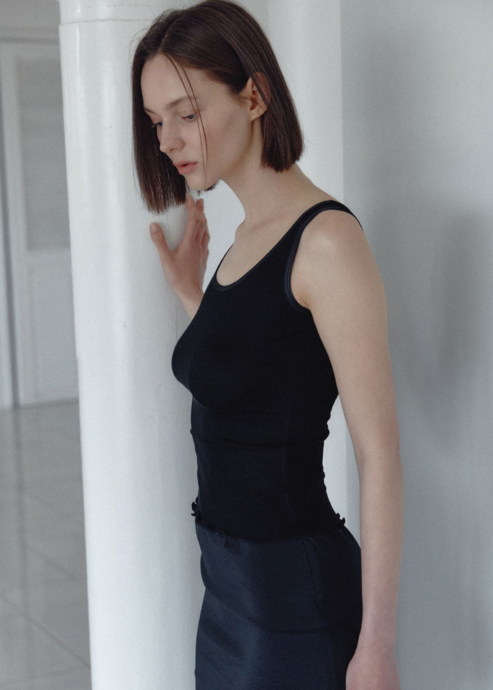 SATIN CONTRAST SLEEVELESS_BLACK