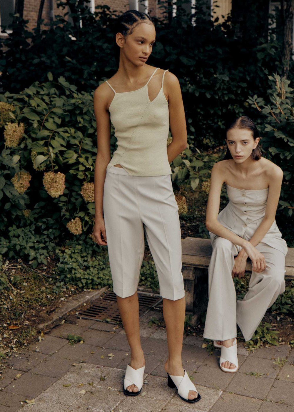 SIDE-SLIT WOOL HALF-PANTS