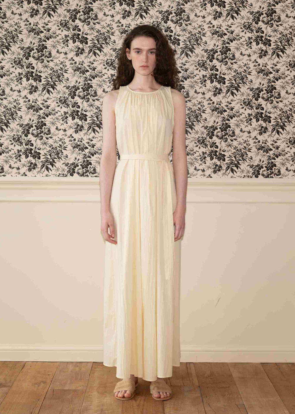 SHIRRING BELTED LONG DRESS