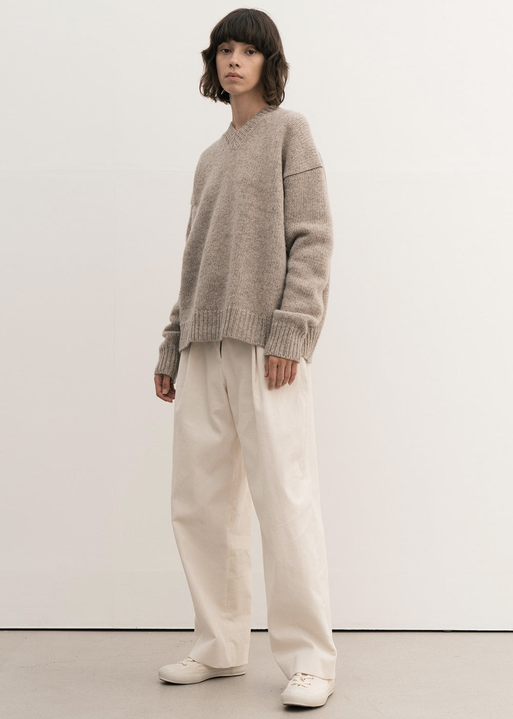 SHETLAND WOOL V NECK SWEATER BEIGE