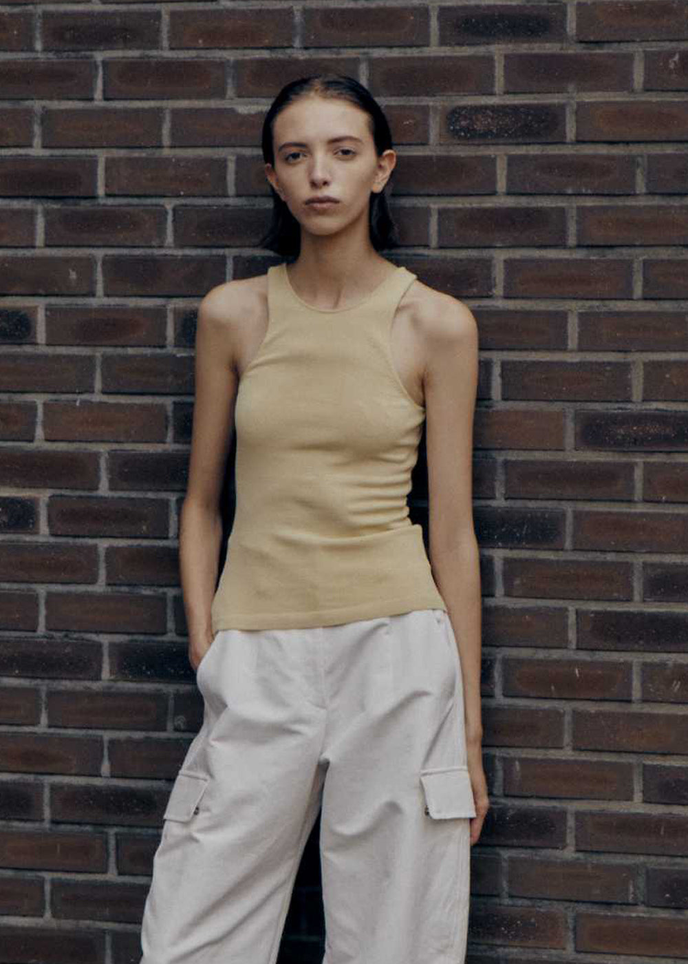 BACK POINT KNIT TOP