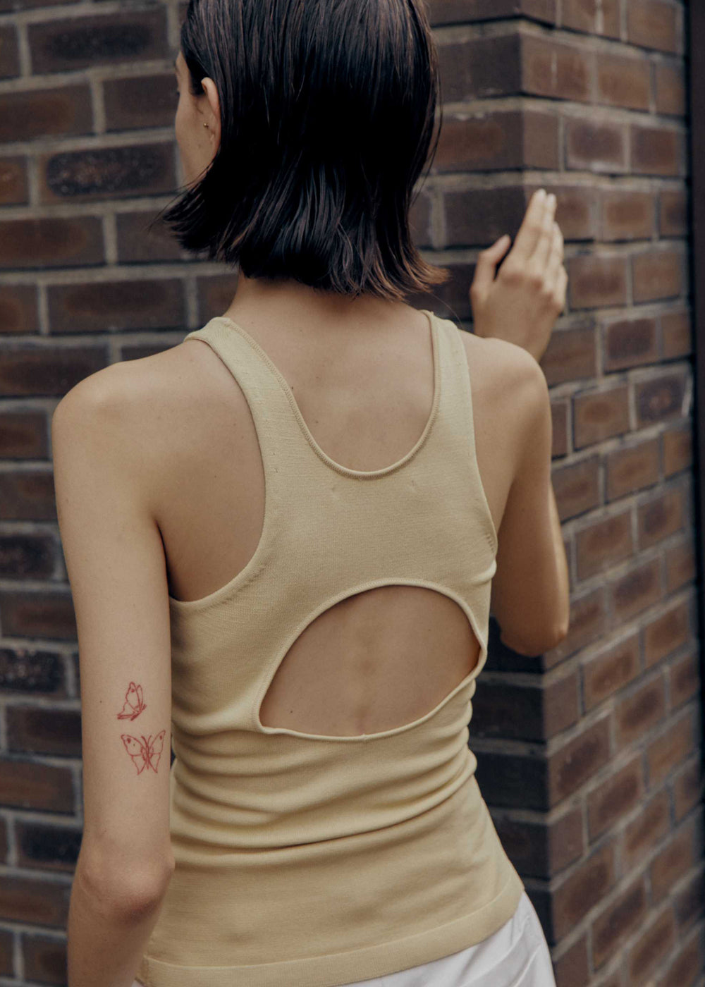 BACK POINT KNIT TOP