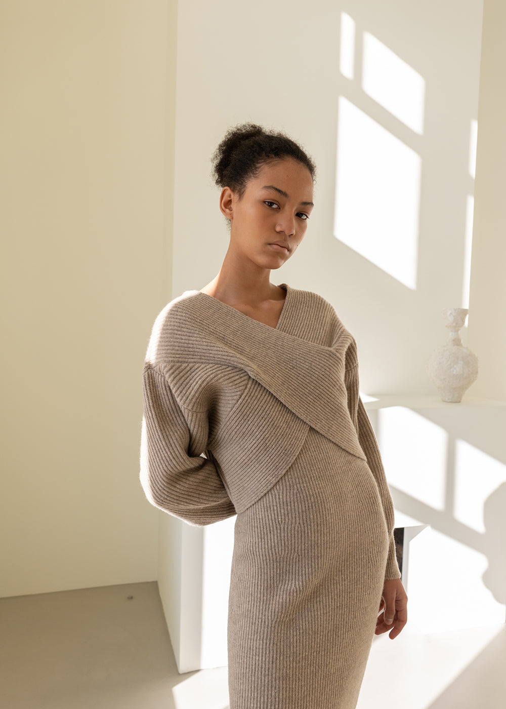 V-NECK CASHMERE BLEND KNIT DRESS_MELANGE BEIGE