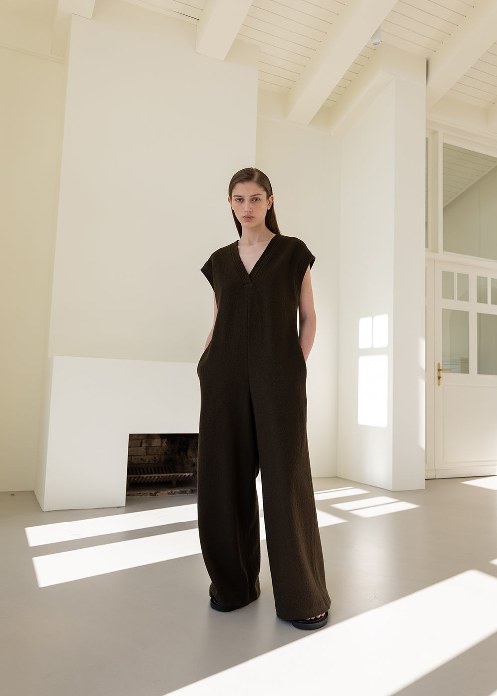 WOOL STITCH V-NECK JUMPSUIT DARK BROWN