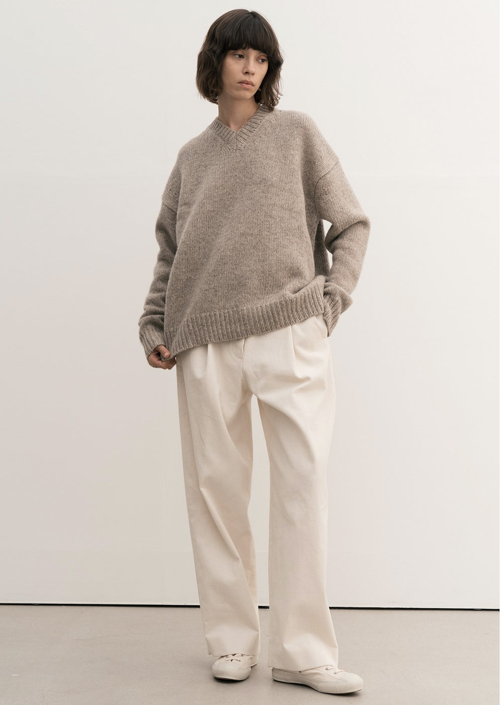SHETLAND WOOL V NECK SWEATER BEIGE