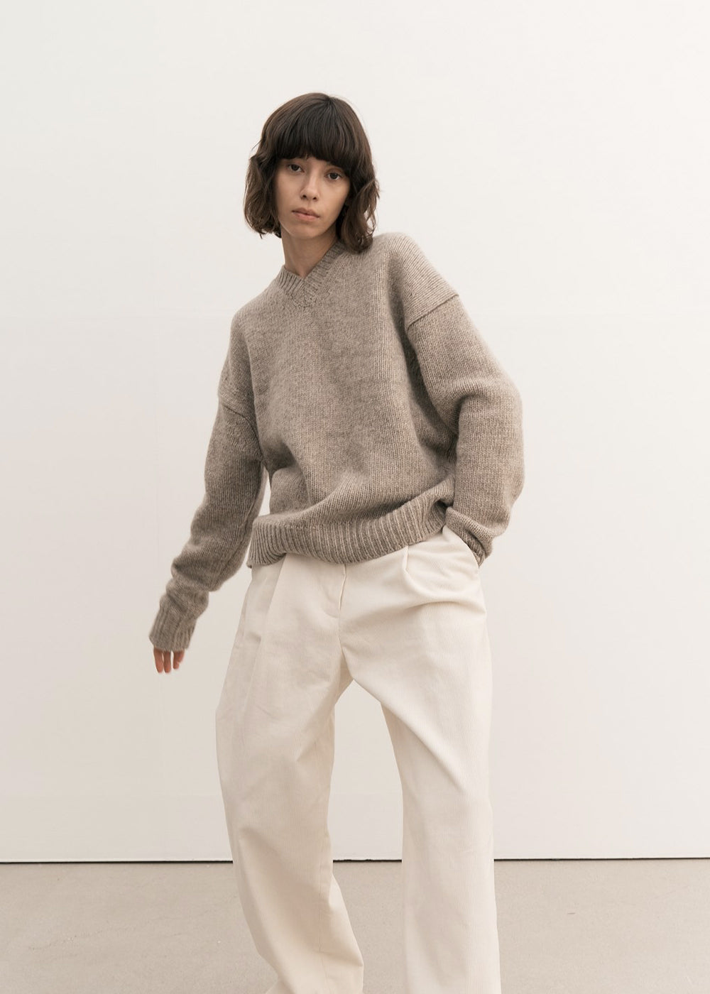 SHETLAND WOOL V NECK SWEATER BEIGE