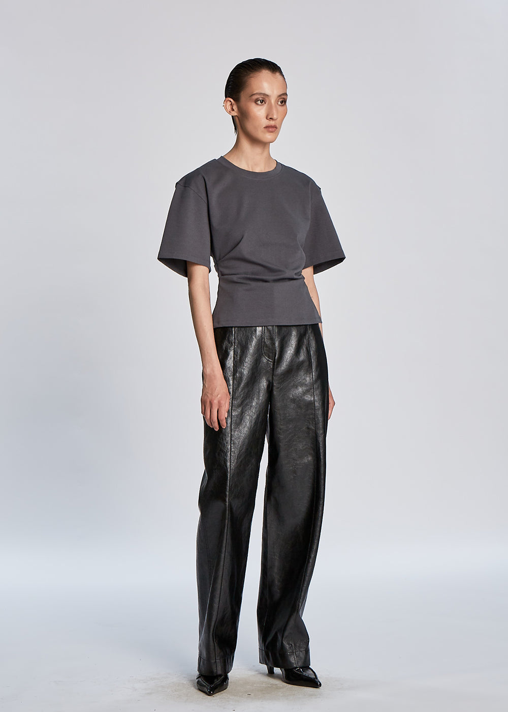 TUCKED BACK SLIT TOP_CHARCOAL