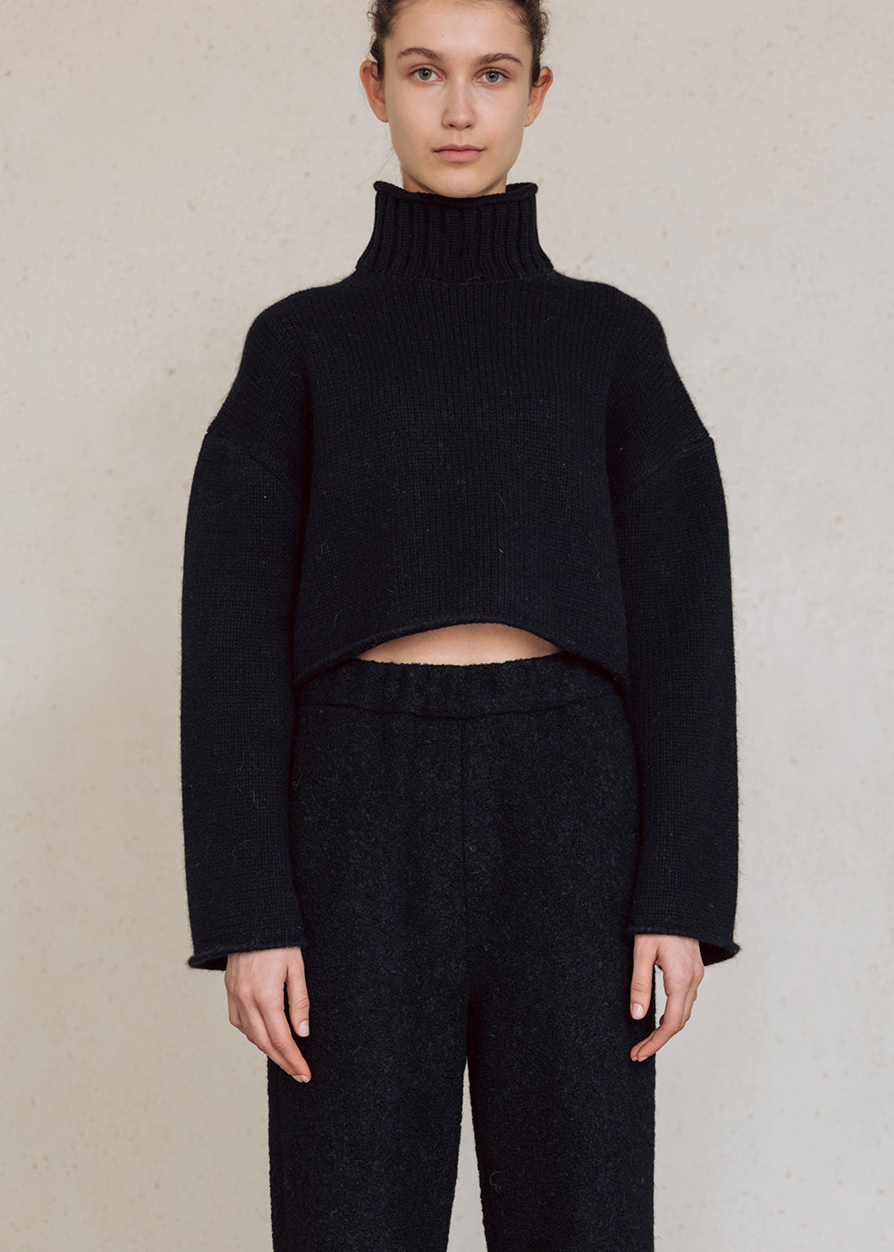 HIGH-NECK ALPACA SWEATER_BLACK
