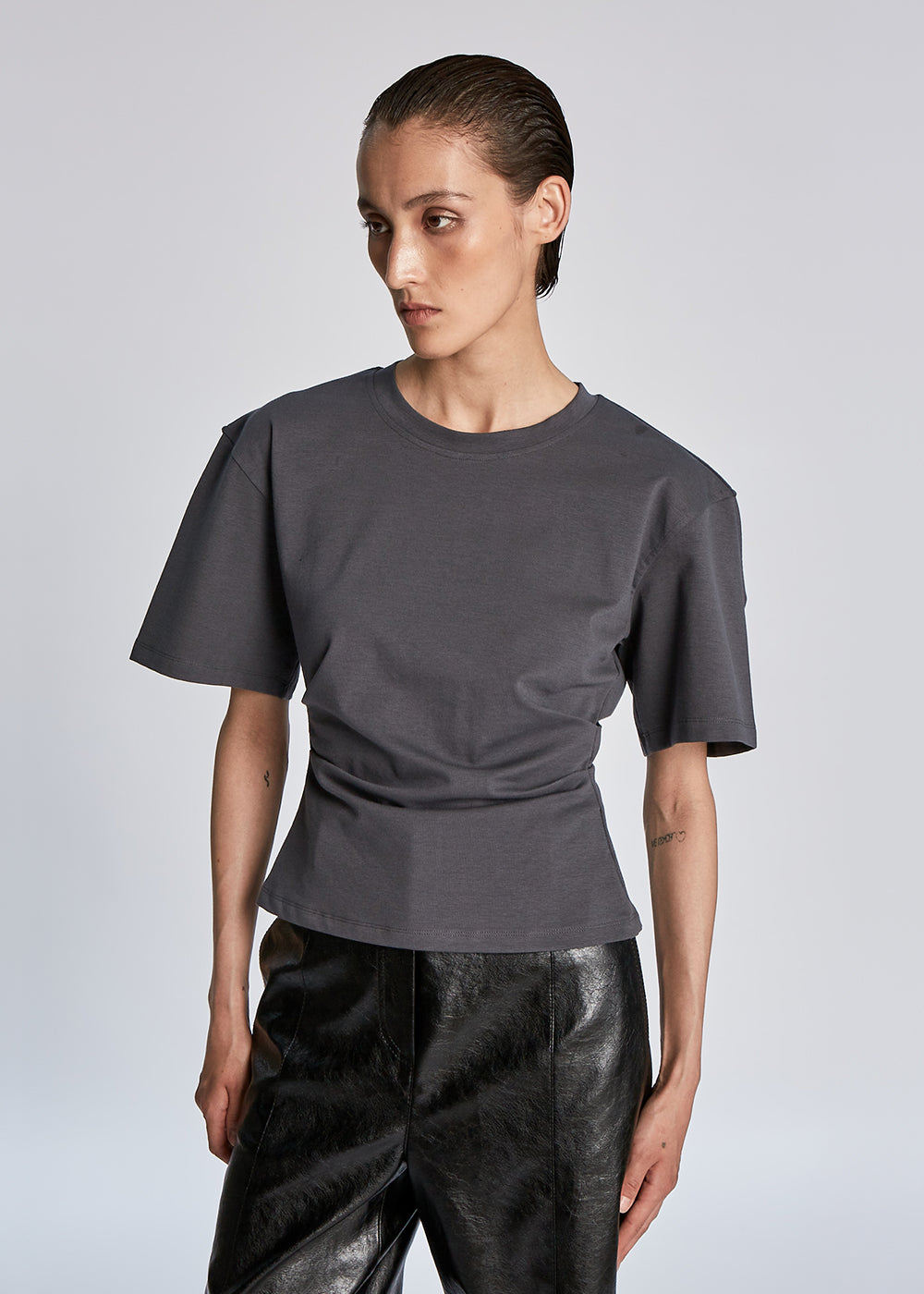 TUCKED BACK SLIT TOP_CHARCOAL