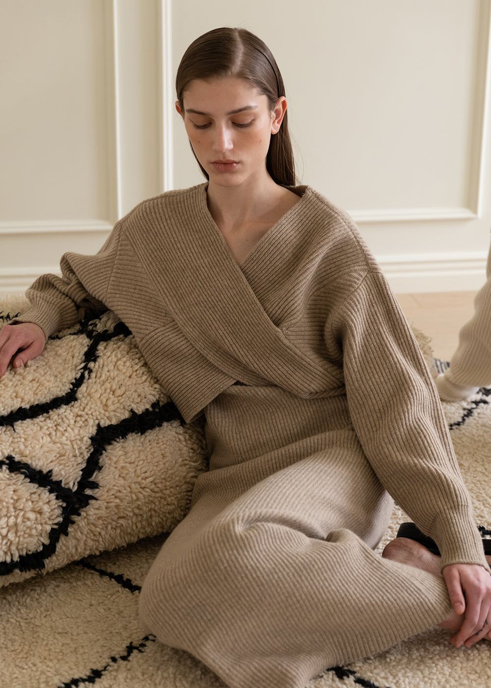 V-NECK CASHMERE BLEND KNIT DRESS_MELANGE BEIGE